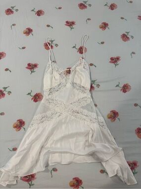 Women's White Lace Satin Chemise Nightgown - Elegant Sleepwear